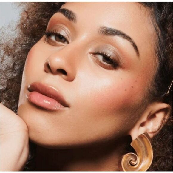 NEW Ciaté Cherry Bomb Blush & Highlighter Palette - Picture 3 of 4